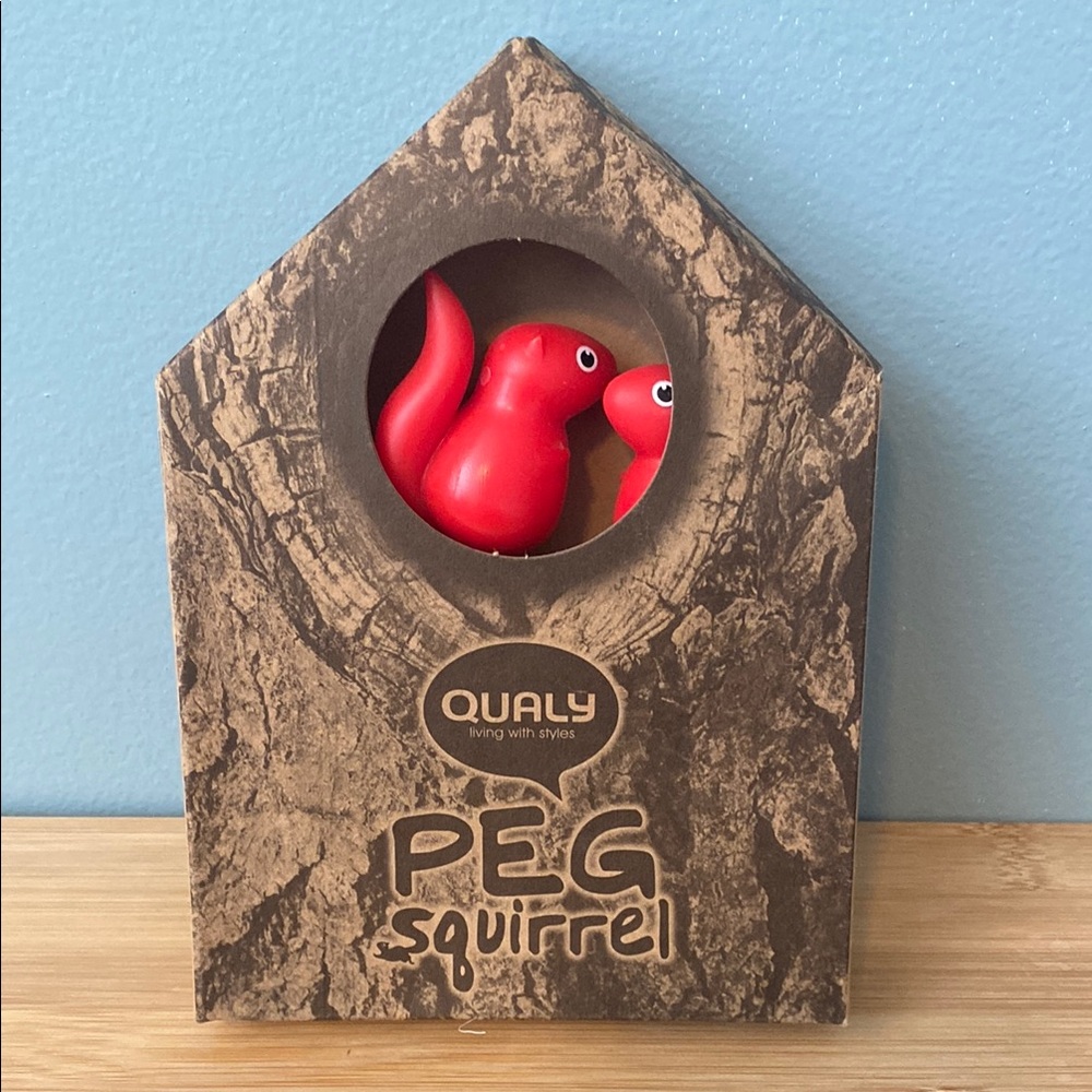 Qualy Design Red Peg Squirrel Clothespins Clips NEW in box